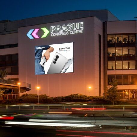 NEJVĚTŠÍ OBRAZOVKA