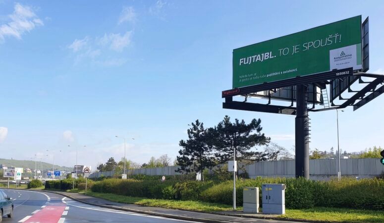 "Někde tam je. A proto jsme tady my. Kooperativa"