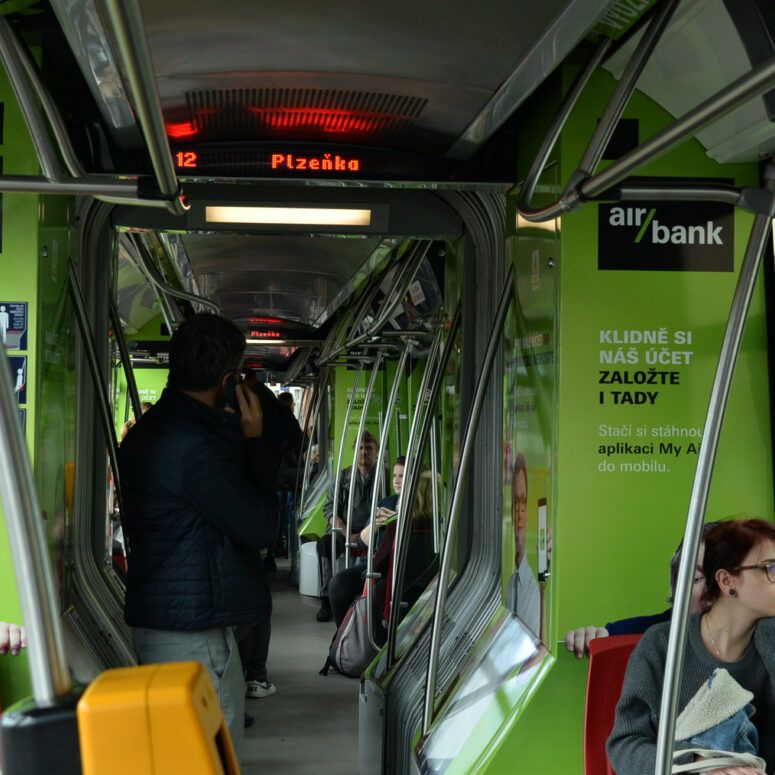 Téměř 200 metrů čtverečních polepu